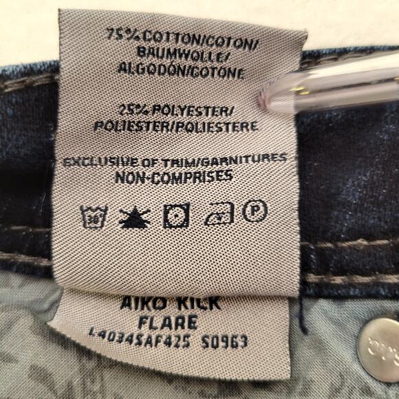 Silver Jeans Women's 32 Blue Low Rise Capri Aiko Kick Flare Denim Distressed - Picture 8 of 8